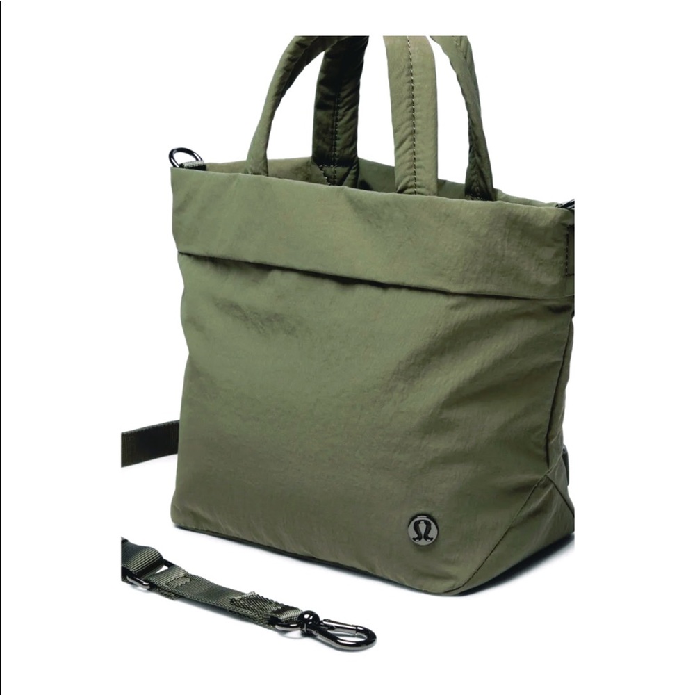 FLASH SALE! ✨HOST PICK✨Lululemon Micro Bag - Picture 4 of 4